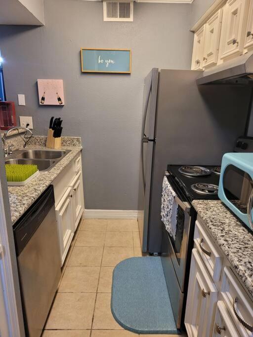 Blue Shark *E3* @ Midtown Cozy 1Br King Suite Houston Exterior photo