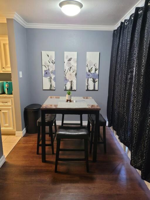 Blue Shark *E3* @ Midtown Cozy 1Br King Suite Houston Exterior photo