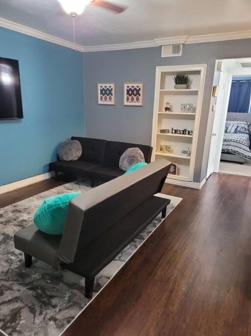 Blue Shark *E3* @ Midtown Cozy 1Br King Suite Houston Exterior photo